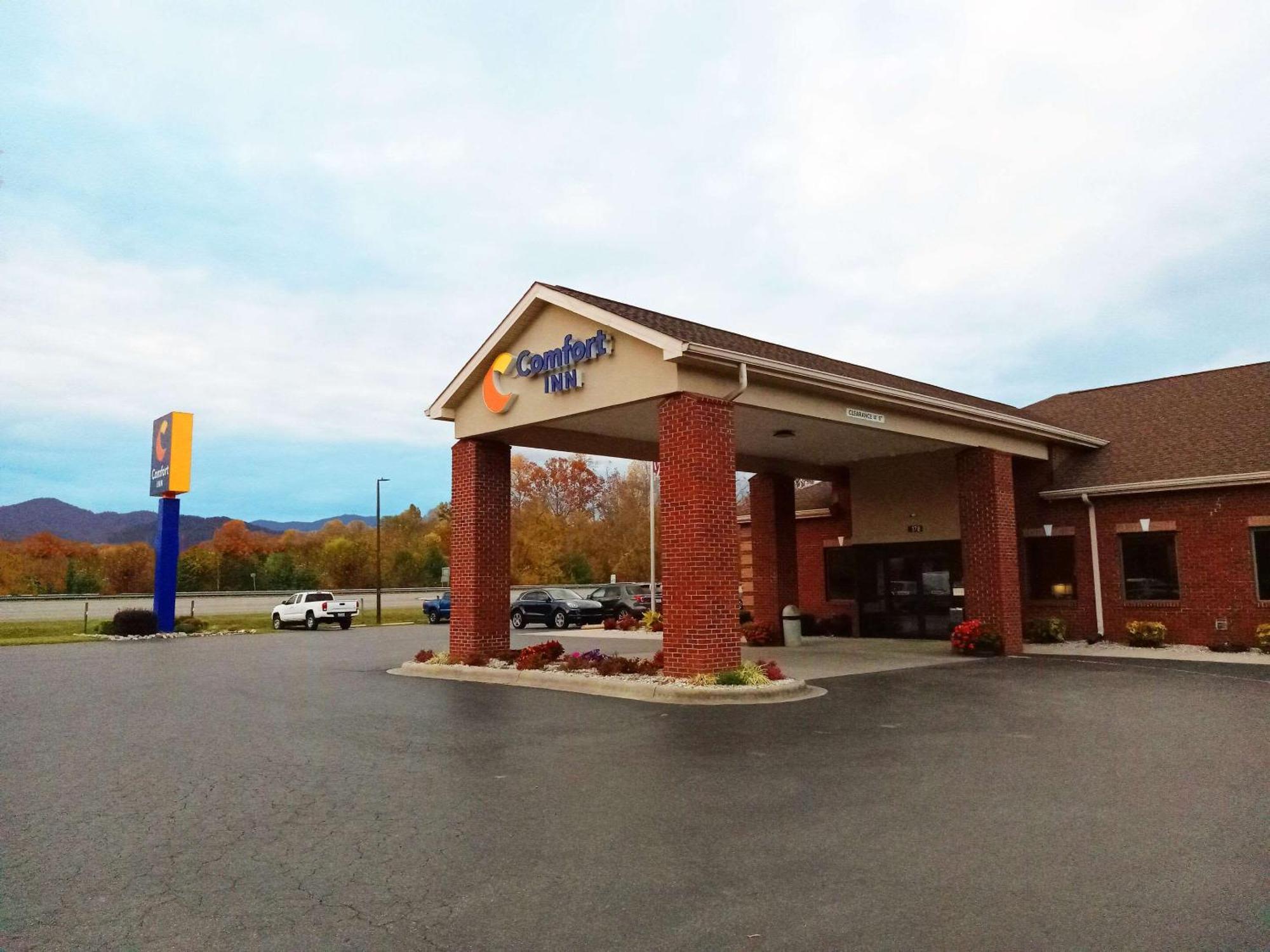 Comfort Inn Near Downtown & Blue Ridge Pkwy Марион Экстерьер фото