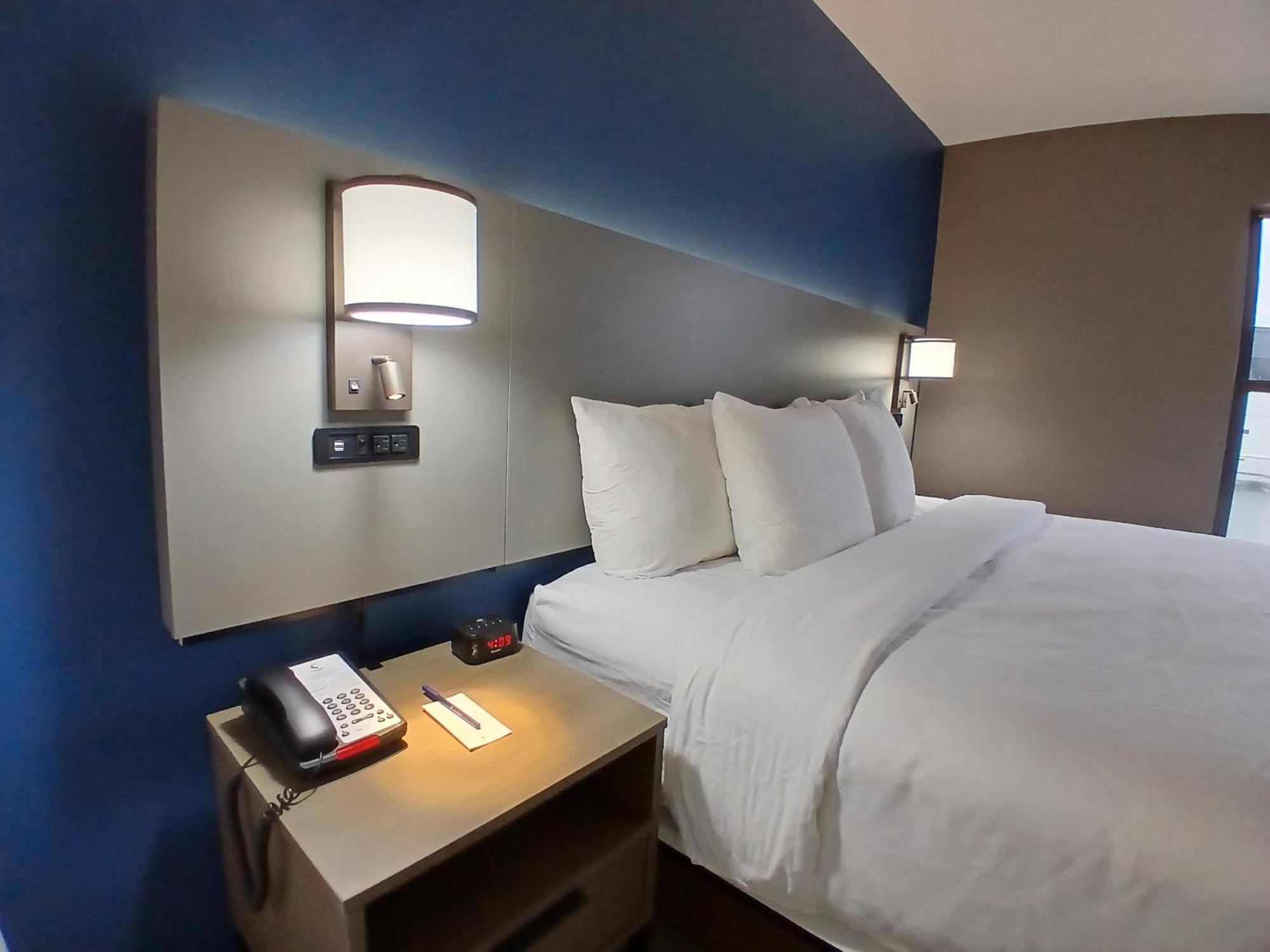 Comfort Inn Near Downtown & Blue Ridge Pkwy Марион Экстерьер фото